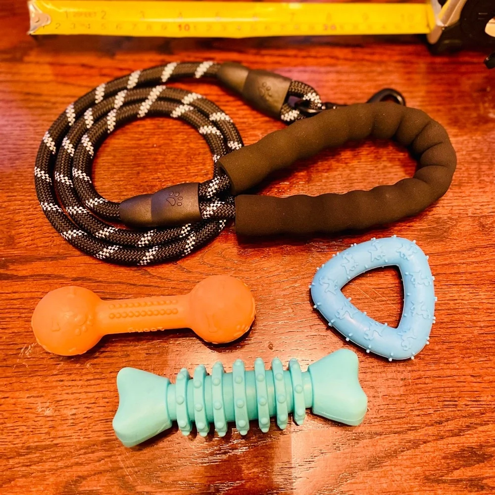 New🐕‍🦺🐾Medium sized Dog/Puppy 🐾🐕‍🦺 rope leash with padded handle & 3 chew toys